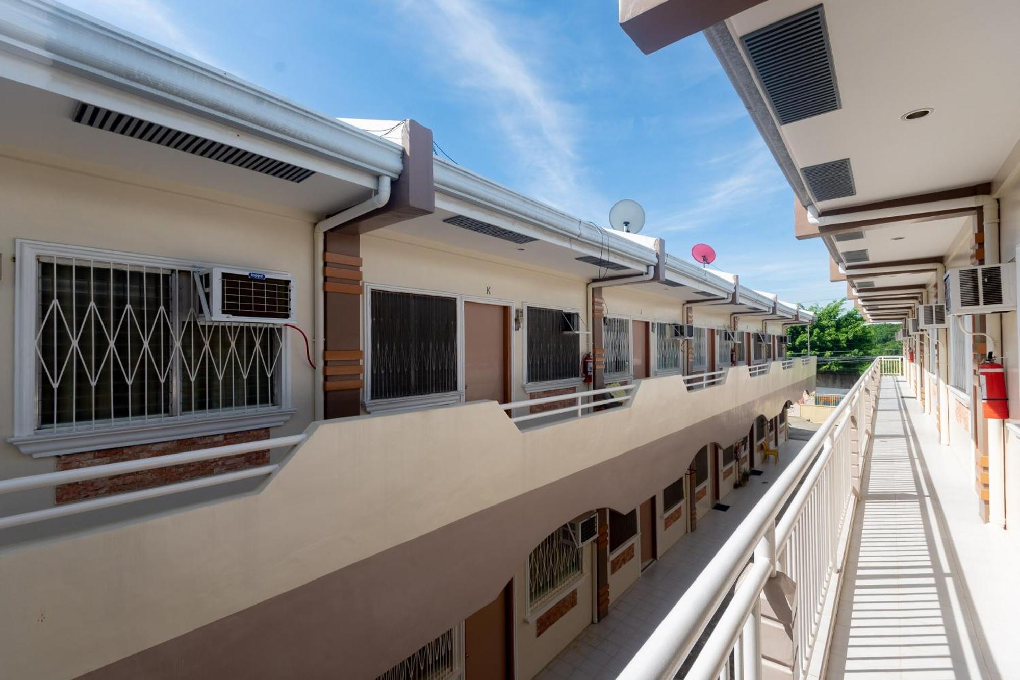 3J'S And K Apartment Lapu-Lapu City Dış mekan fotoğraf