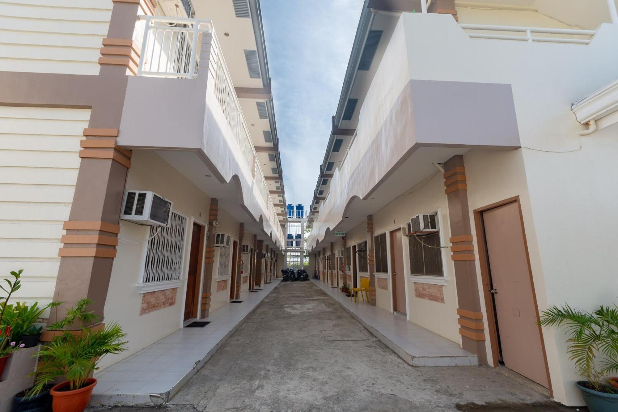 3J'S And K Apartment Lapu-Lapu City Dış mekan fotoğraf