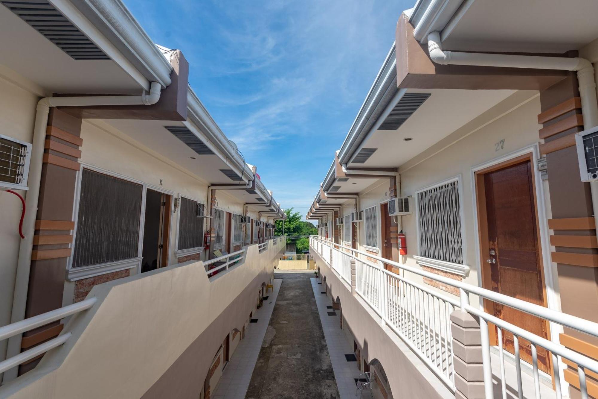 3J'S And K Apartment Lapu-Lapu City Dış mekan fotoğraf