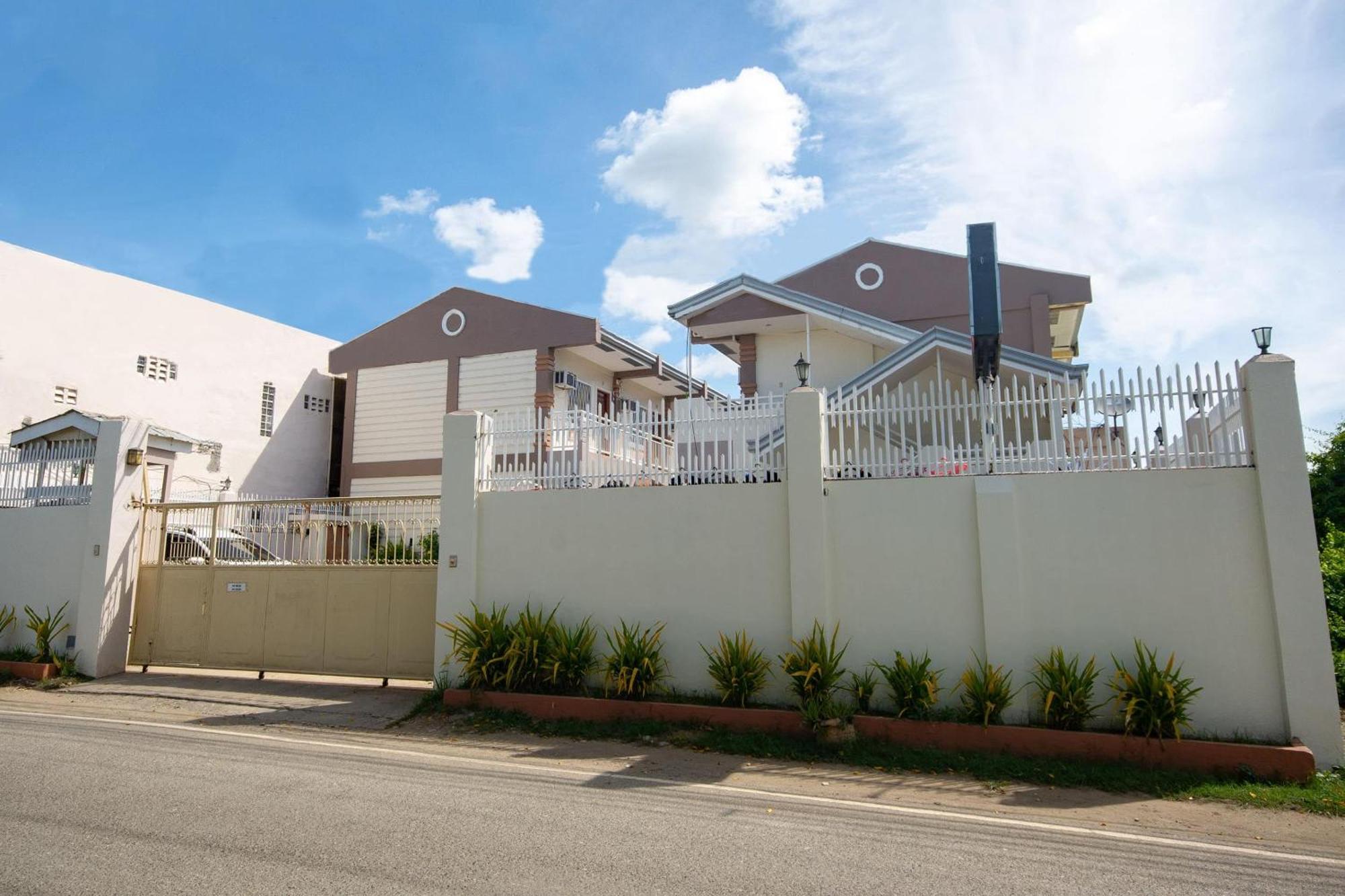 3J'S And K Apartment Lapu-Lapu City Dış mekan fotoğraf